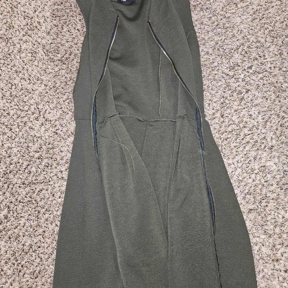 🌿 Chic Olive Green Midi Dress - Size Medium 🌿